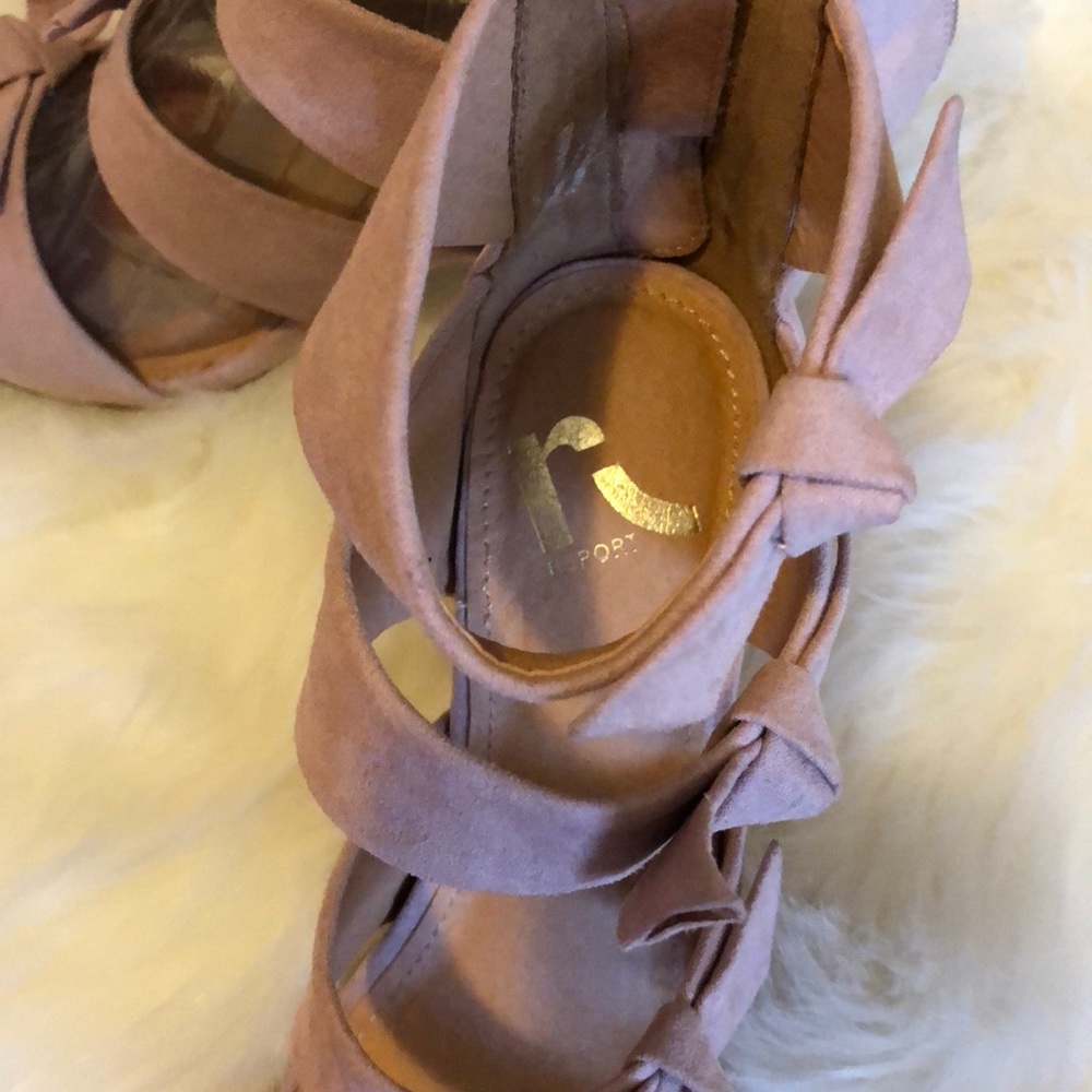Beutiful Lilac Booties - Picture 4 of 4